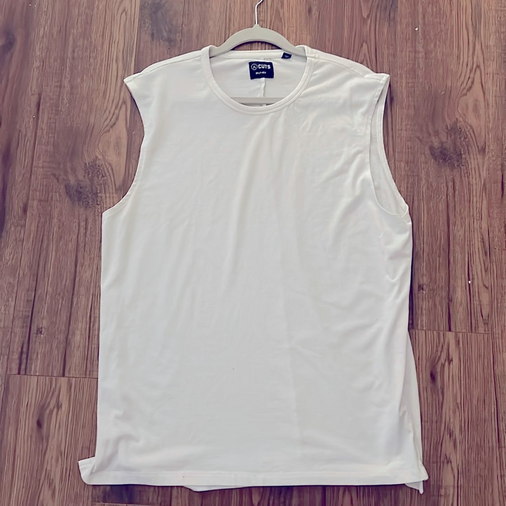 Cuts split hem cut off tee, white. XL